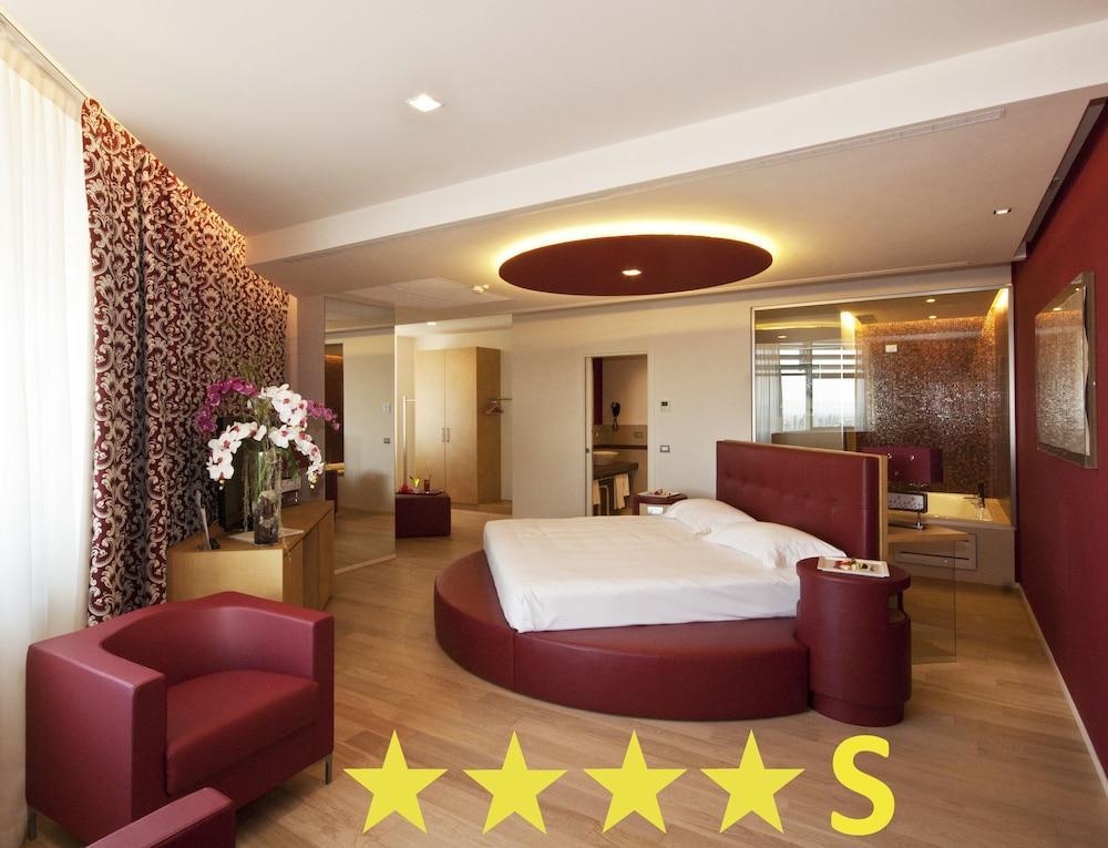 Hotel Glamour Bassano del Grappa Bagian luar foto
