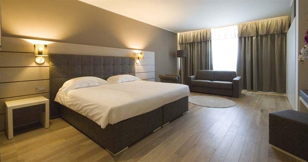 Hotel Glamour Bassano del Grappa Bagian luar foto