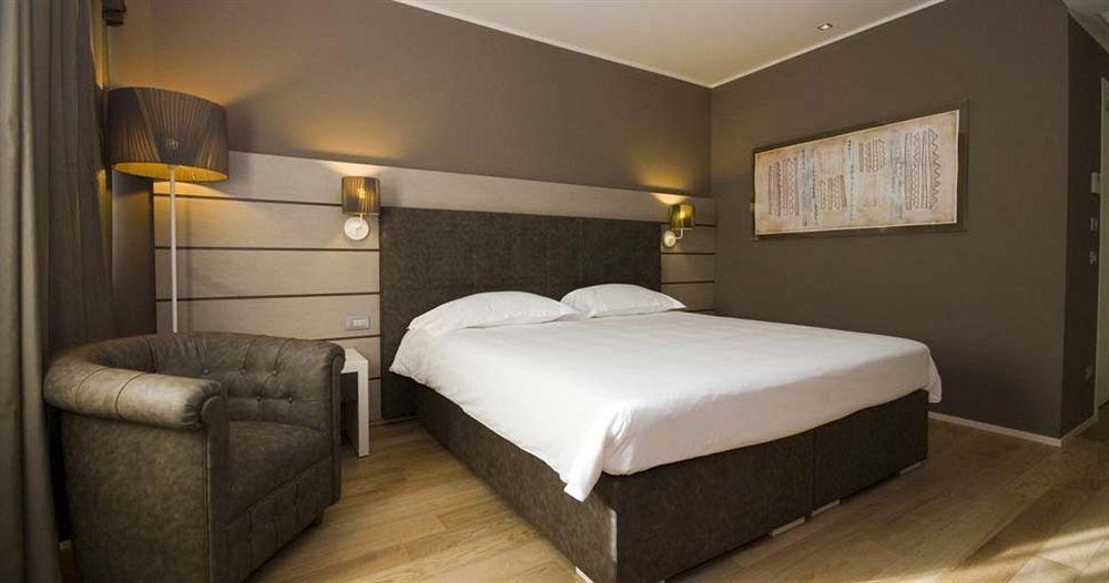 Hotel Glamour Bassano del Grappa Bagian luar foto