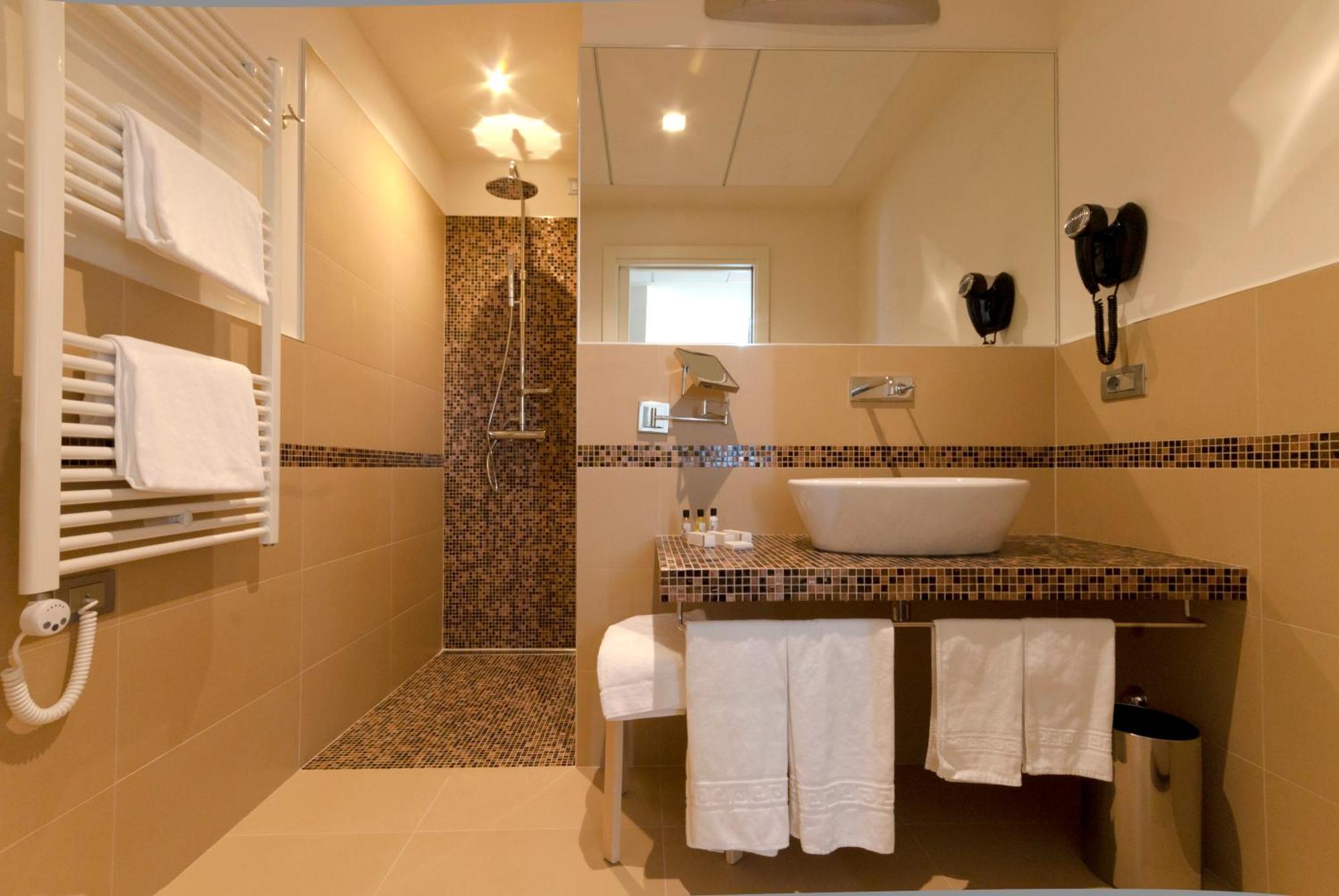 Hotel Glamour Bassano del Grappa Ruang foto